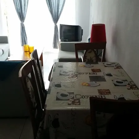 华纳乐蒙妮科特酒店 Paphos