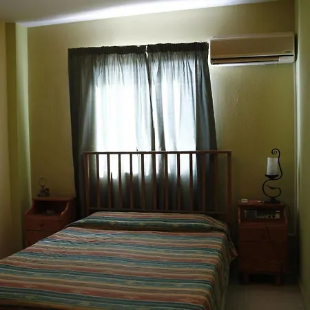 Faneromeni Court Apartamento Pafos