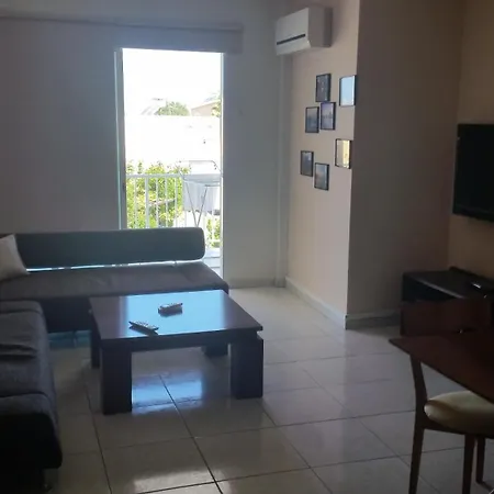 华纳乐蒙妮科特酒店 * Paphos