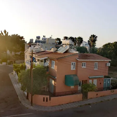 华纳乐蒙妮科特酒店 Paphos