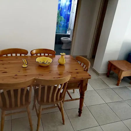 华纳乐蒙妮科特酒店 Paphos