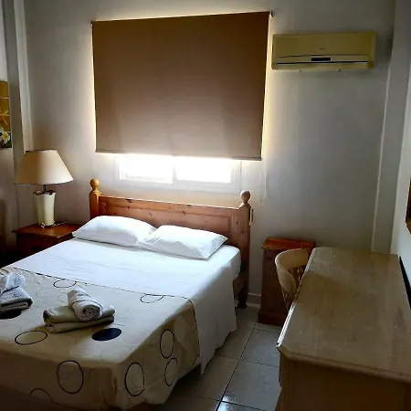 华纳乐蒙妮科特酒店