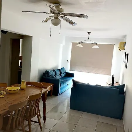 华纳乐蒙妮科特酒店 Paphos