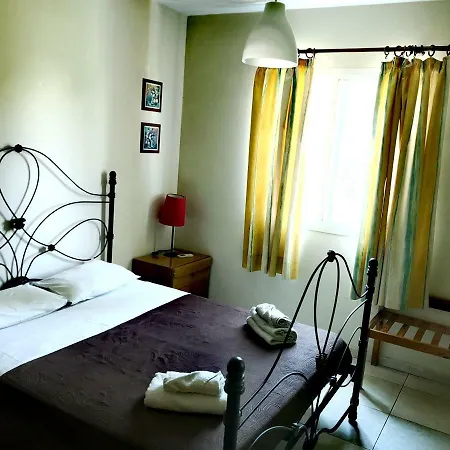 华纳乐蒙妮科特酒店