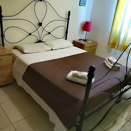 华纳乐蒙妮科特酒店 * Paphos